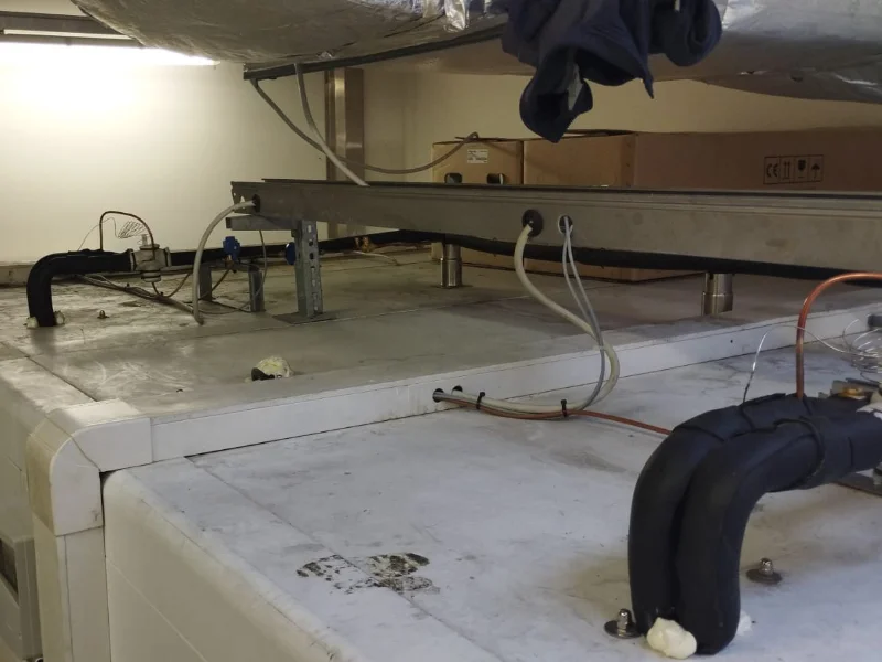 fase-di-installazione-di-impianti-frigoriferi-per-mensa-aziendale
