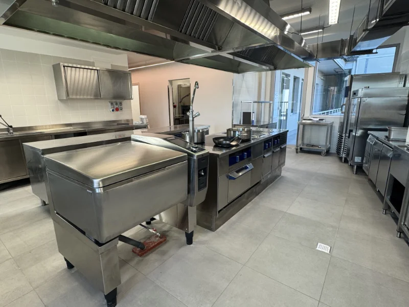 allestimento-cucina-aziendale