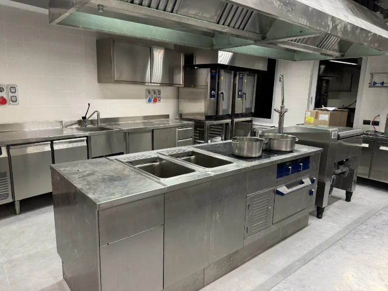 area-cottura-ristorante-aziendale-per-lavoratori