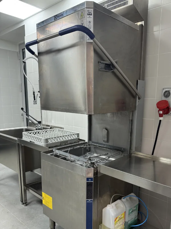 fornitura-installazione-lavastoviglie-professionali-per-ristoranti