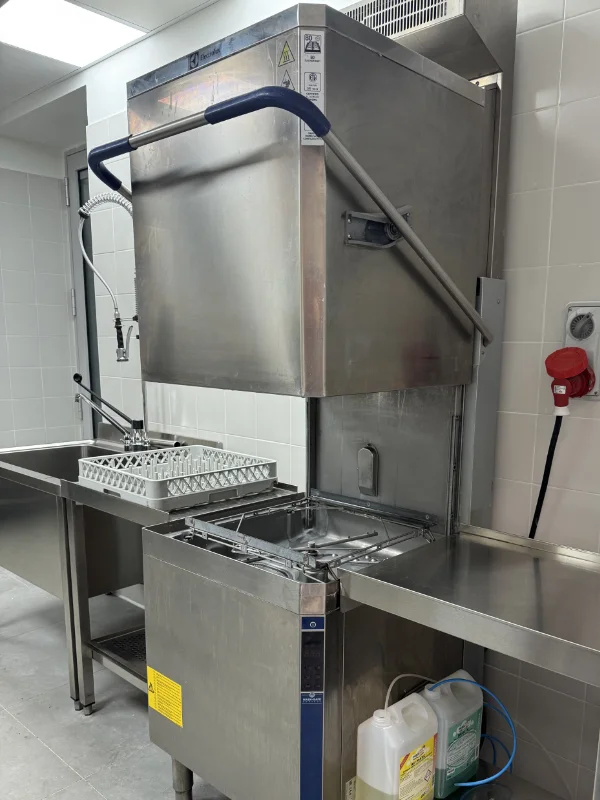 lavastoviglie-per-ristorante-aziendale